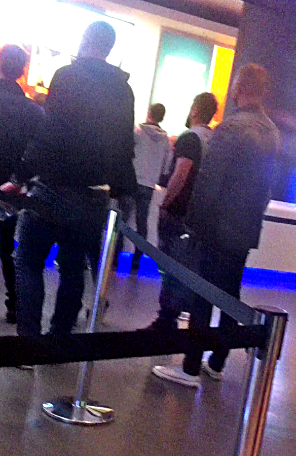 Dragos Firtulescu s-a asezat la coada la floricele