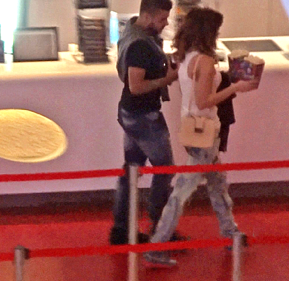 Firtulescu si Carla Olos au plecat spre sala de cinematograf