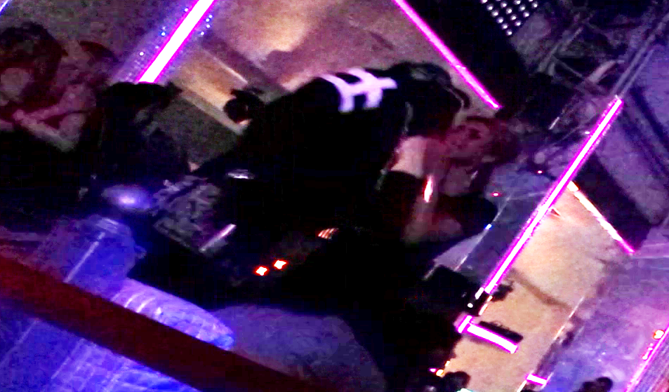 Toata noaptea, Ousmane s-a aflat in compania unei blonde