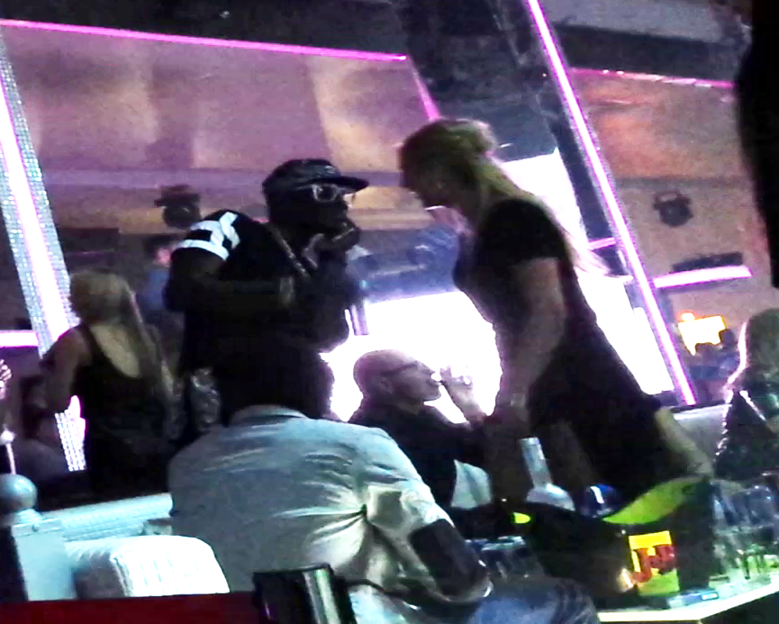 Ousmane nu a stat toata noaptea, semn ca i-a fost dor de atmosfera din cluburile din Capitala