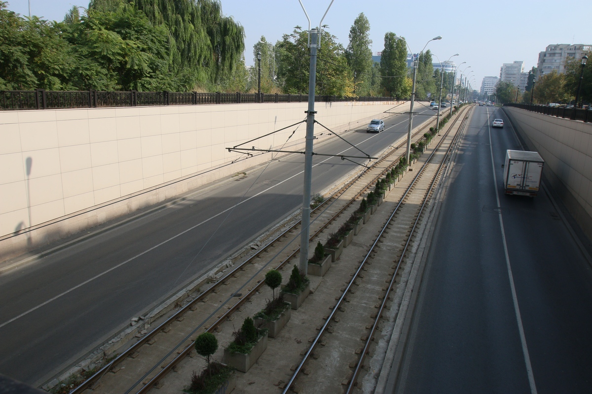 Se spuen ca trupurile nefericitilor care faceau accident erau furate de o masina cu insemne oficiale