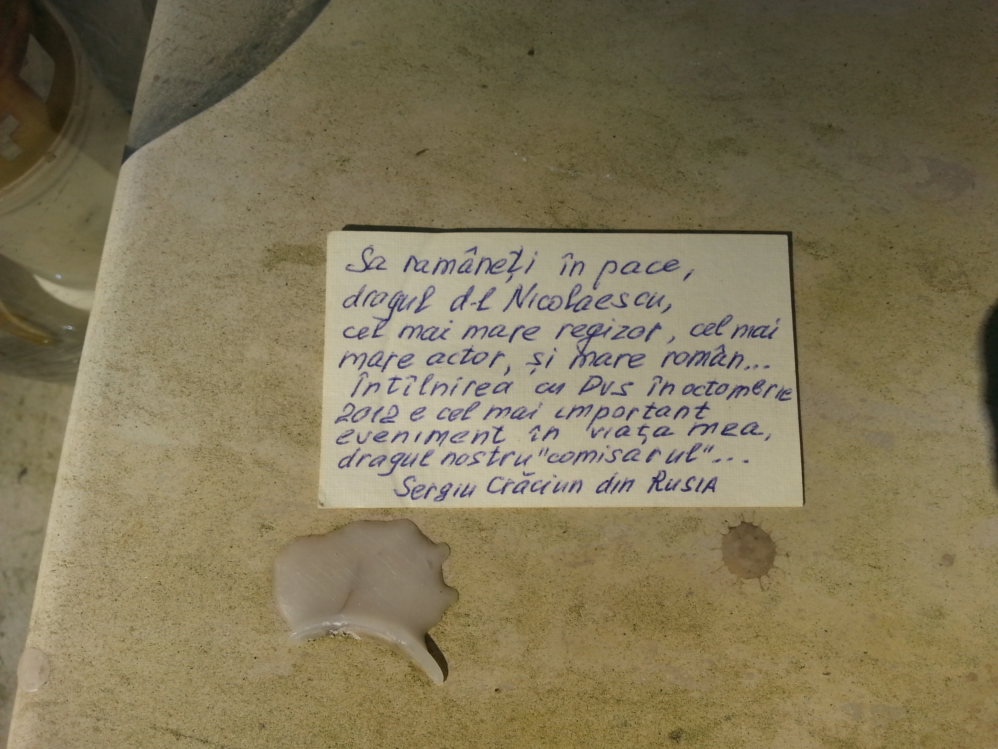 Barbatul a lasat un mesaj pe cartea de vizita