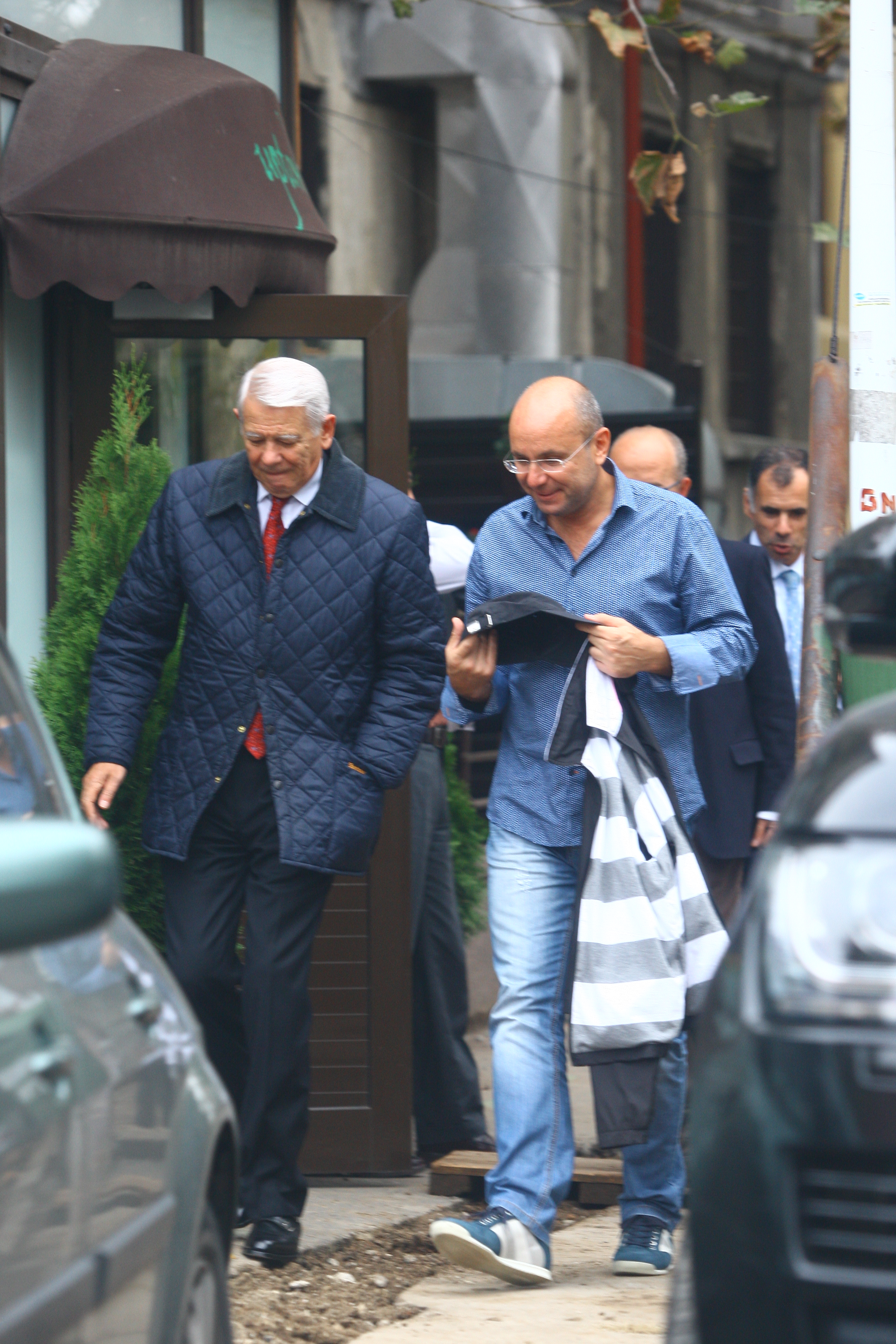 Fostul sef al SIE isi continua afara discutia cu Cozmin Gusa