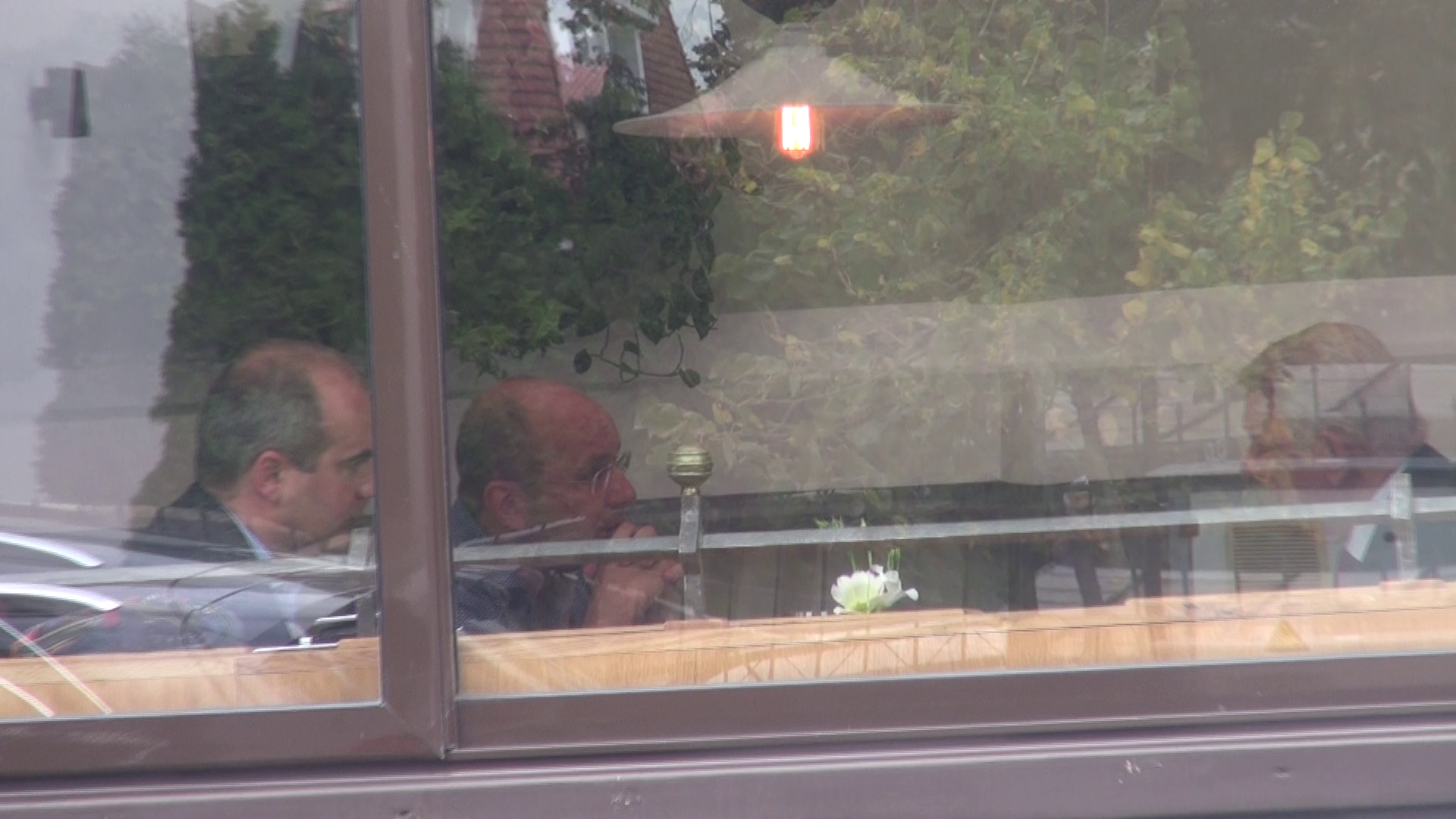 Teodor Melescanu a stst la masa cu analiztul Cozmin Gusa si jurnalistul Rares Bogdan