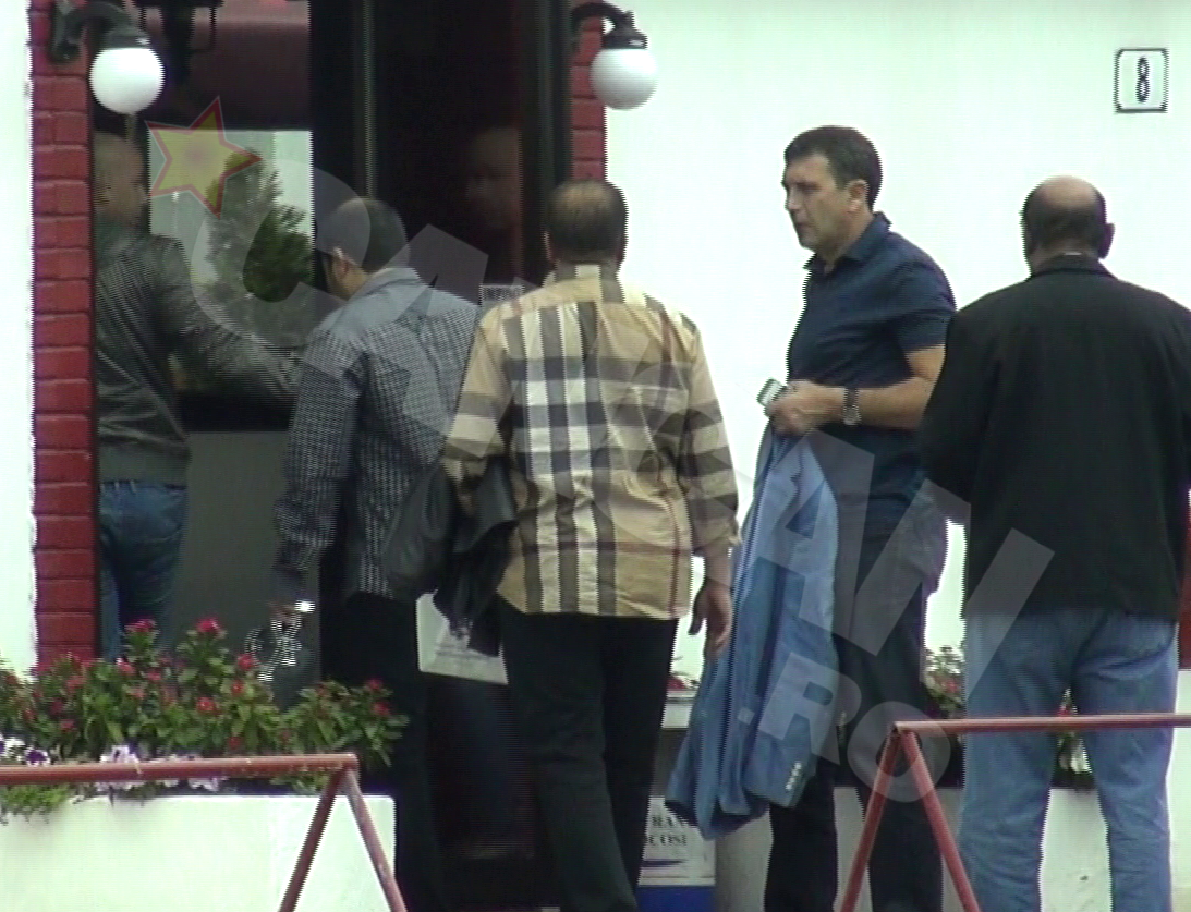 Neagoe si arabii au ajuns in la restaurantul Doi Cocosi