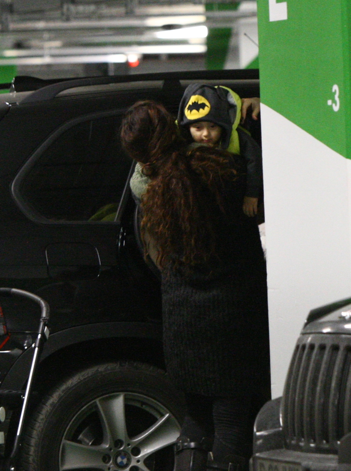 Noah se simte de minune in bratele mamei.