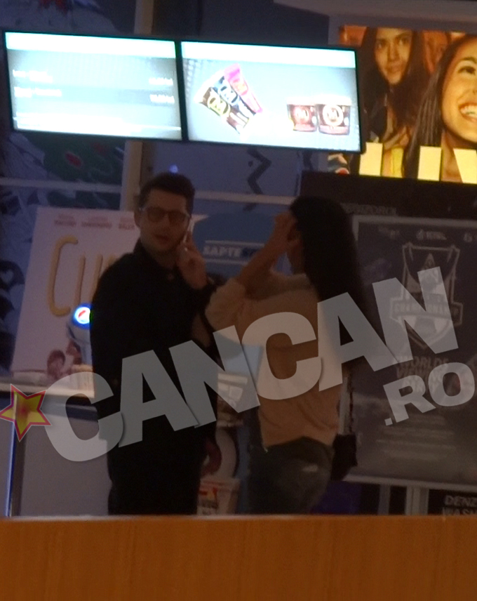 Adi Sina da mai multe telefoane