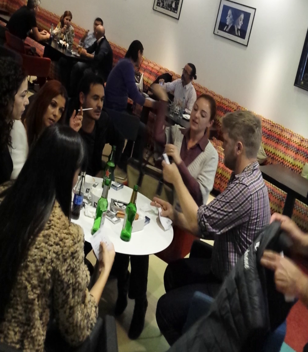 Razvan Simion are rau de avion. Prezentatorul face urat in aer, insa cand revine cu picioarele pe pamant este total alt om