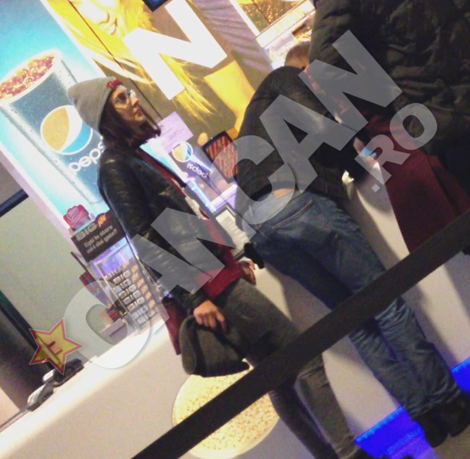 Isi trateaza iubita...cu spatele