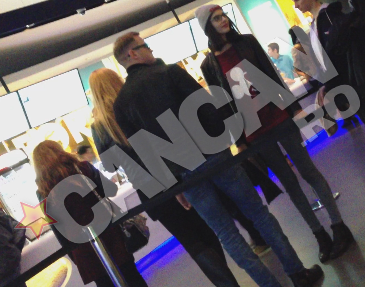 Sorin este la fel de distant fata de tanara de langa el