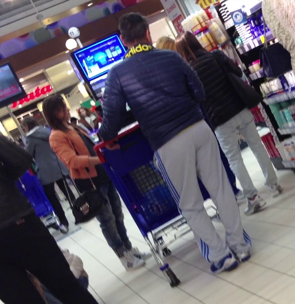 Larisa, impreuna cu familia, au dat o raita printr-un hypermarket din nordul Capitalei