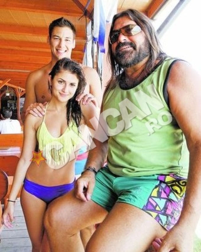 Fiica lui Gigi vine in fiecare an pe litoralul romanesc