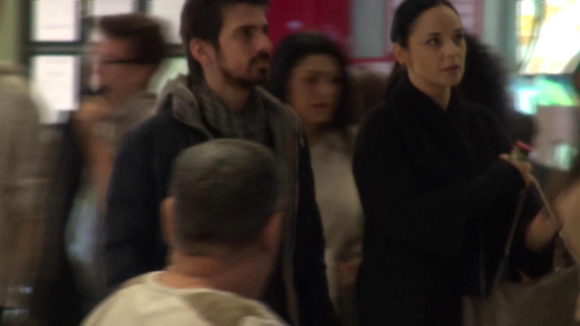 Andreea Marin zambeste fericita dupa ce s-a vazut cu licoarea in mana