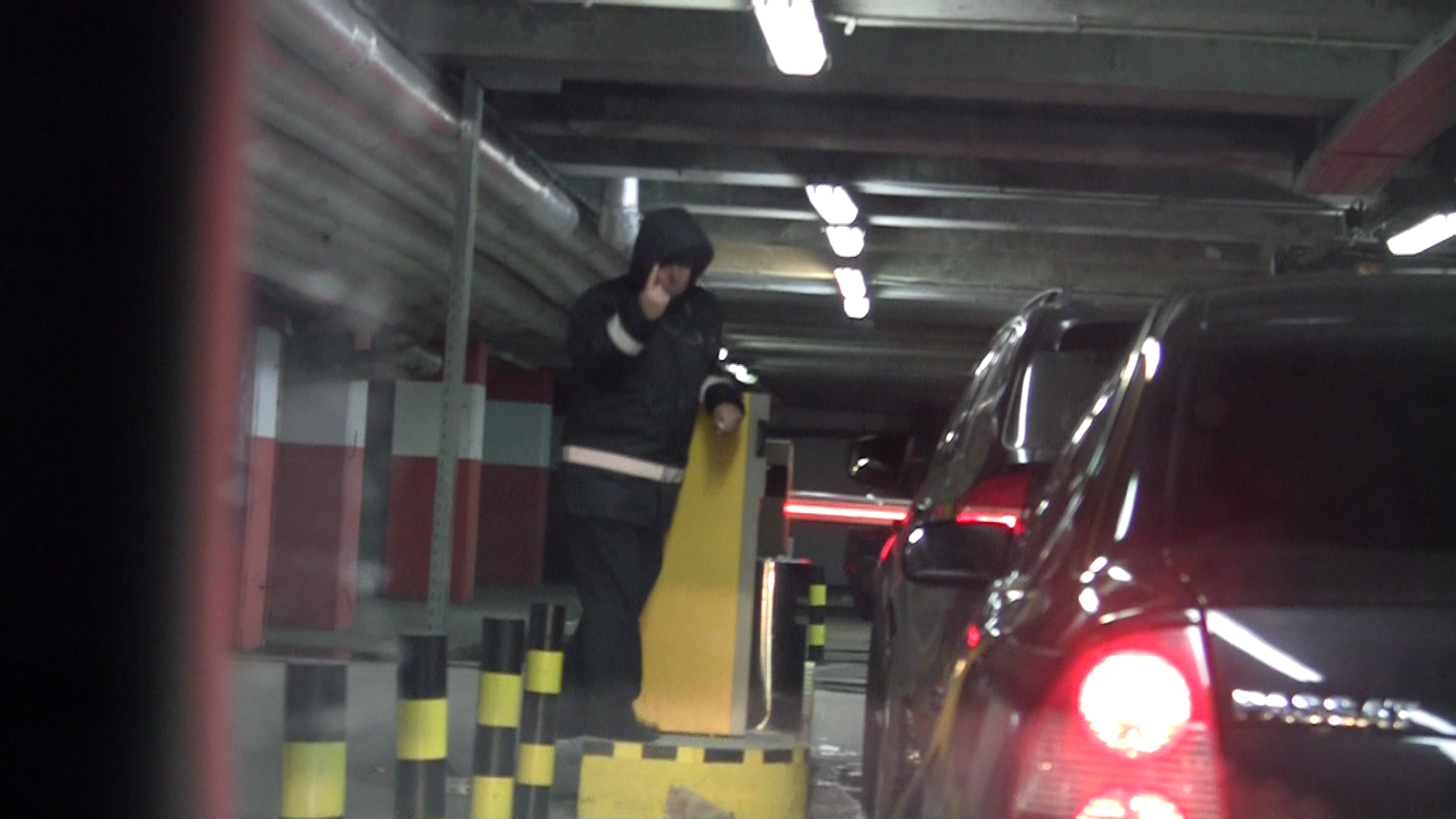 La plecare, cei doi soti au omis sa plateasca parcarea