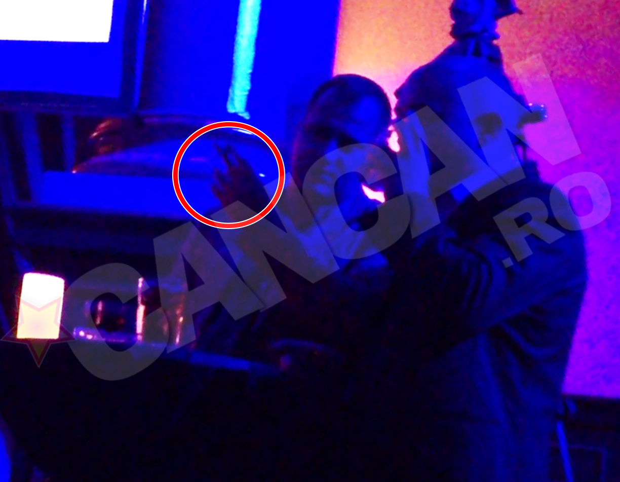 Vedeta tv a stat intreaga seara la petrecere