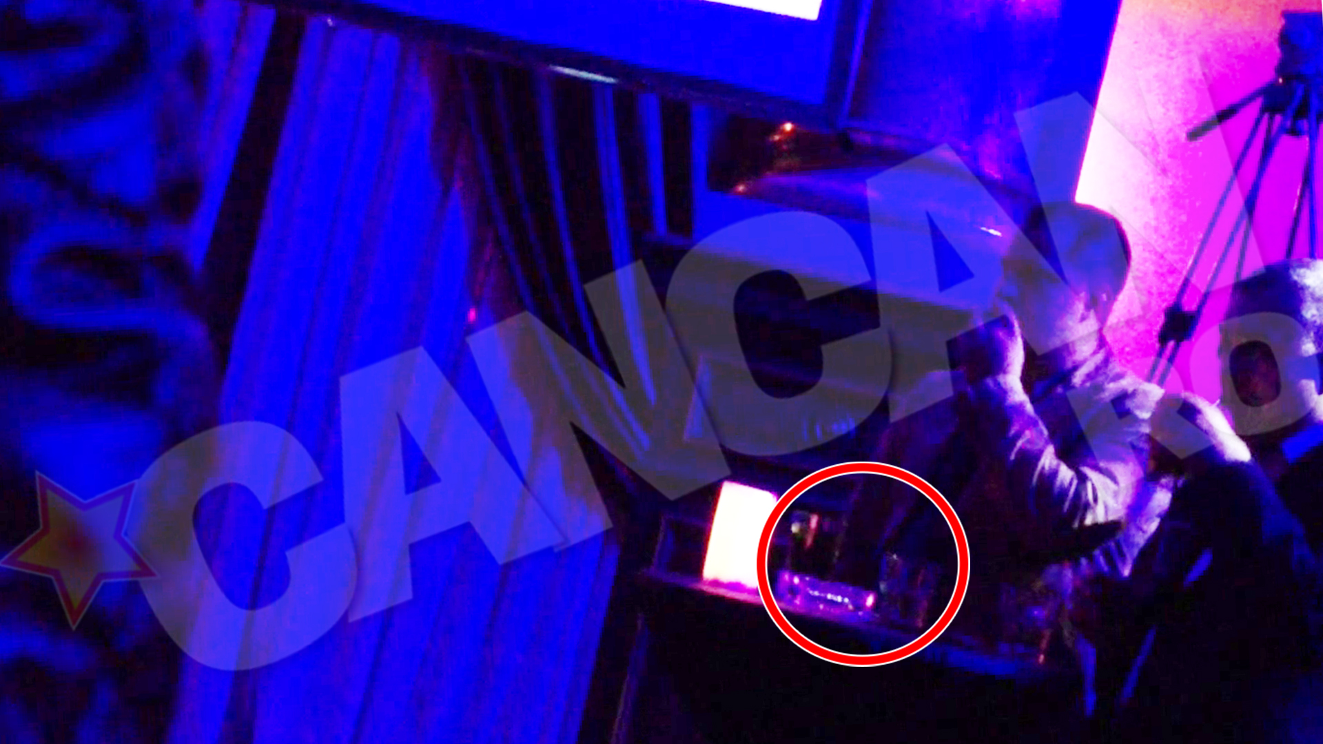 De pe masa lui Serban nu lipsesc paharele