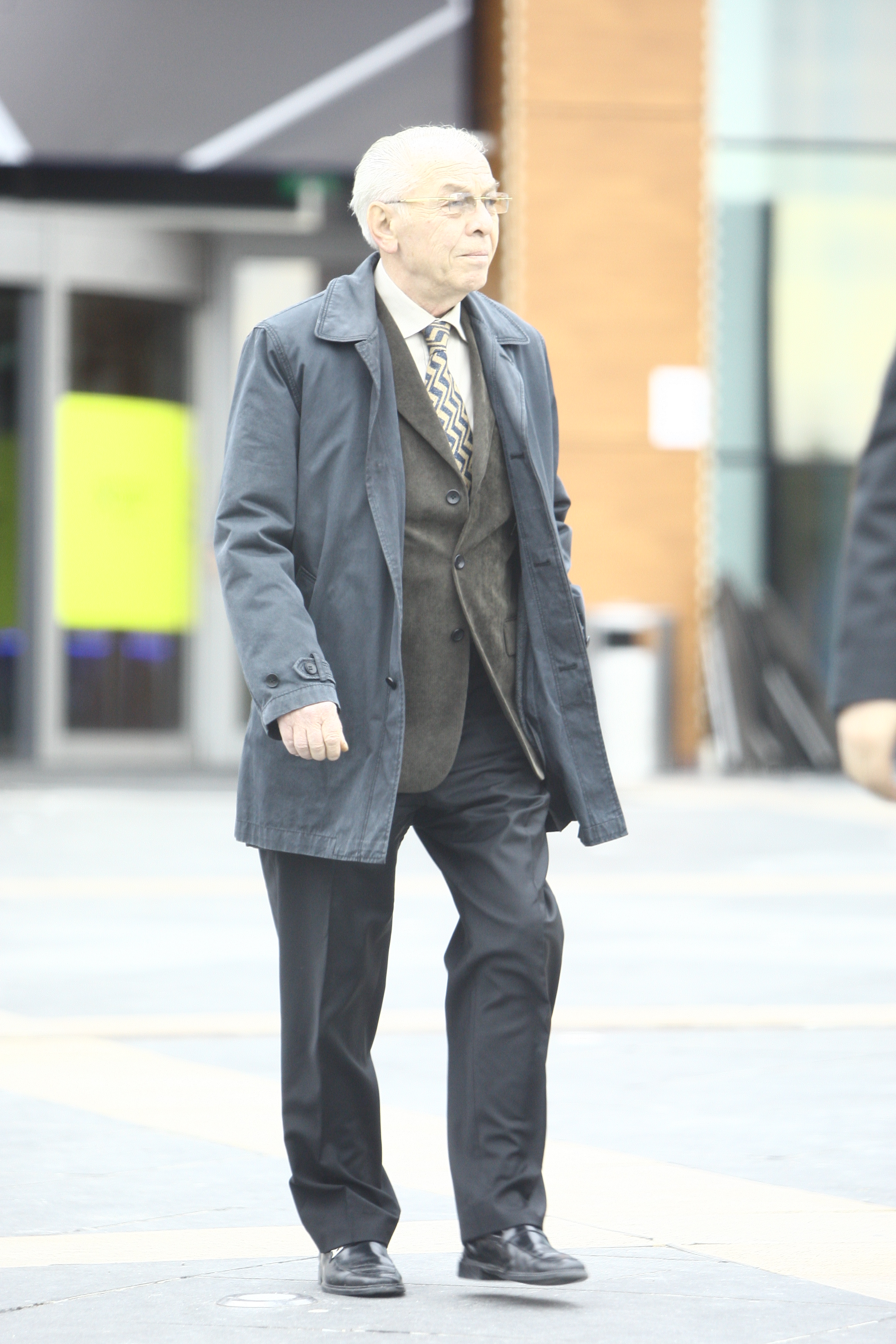 Fostul presedinte al Senatului are o tinuta impecabila