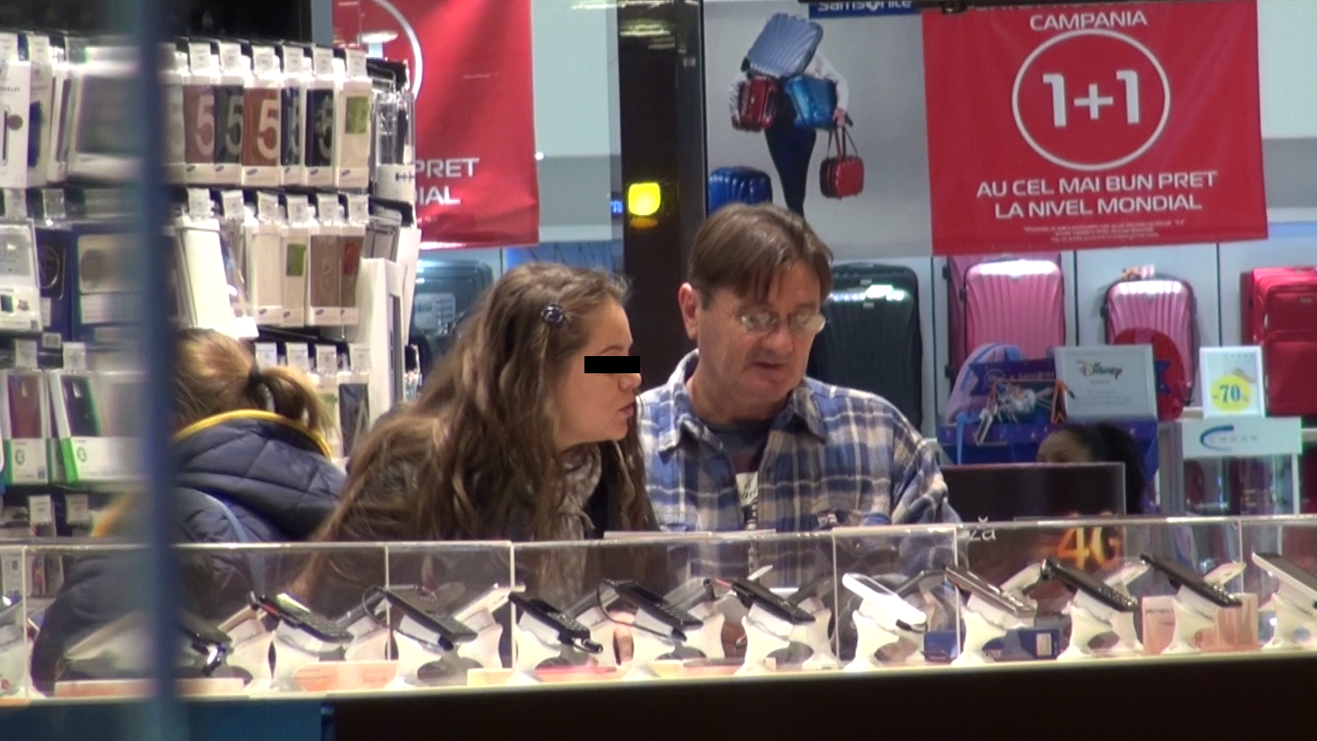 Actorul, sfatuit de insotitoarea sa