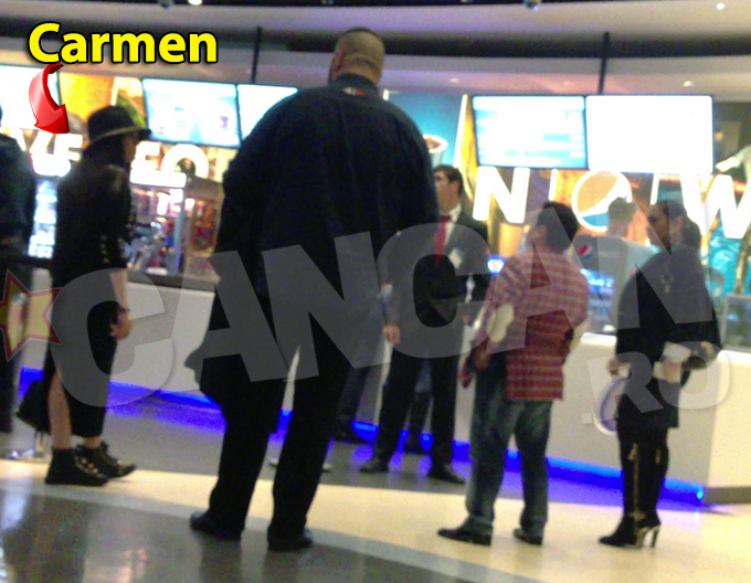 Carmen Minune a mers la mall alaturi de parintii ei si sora sa