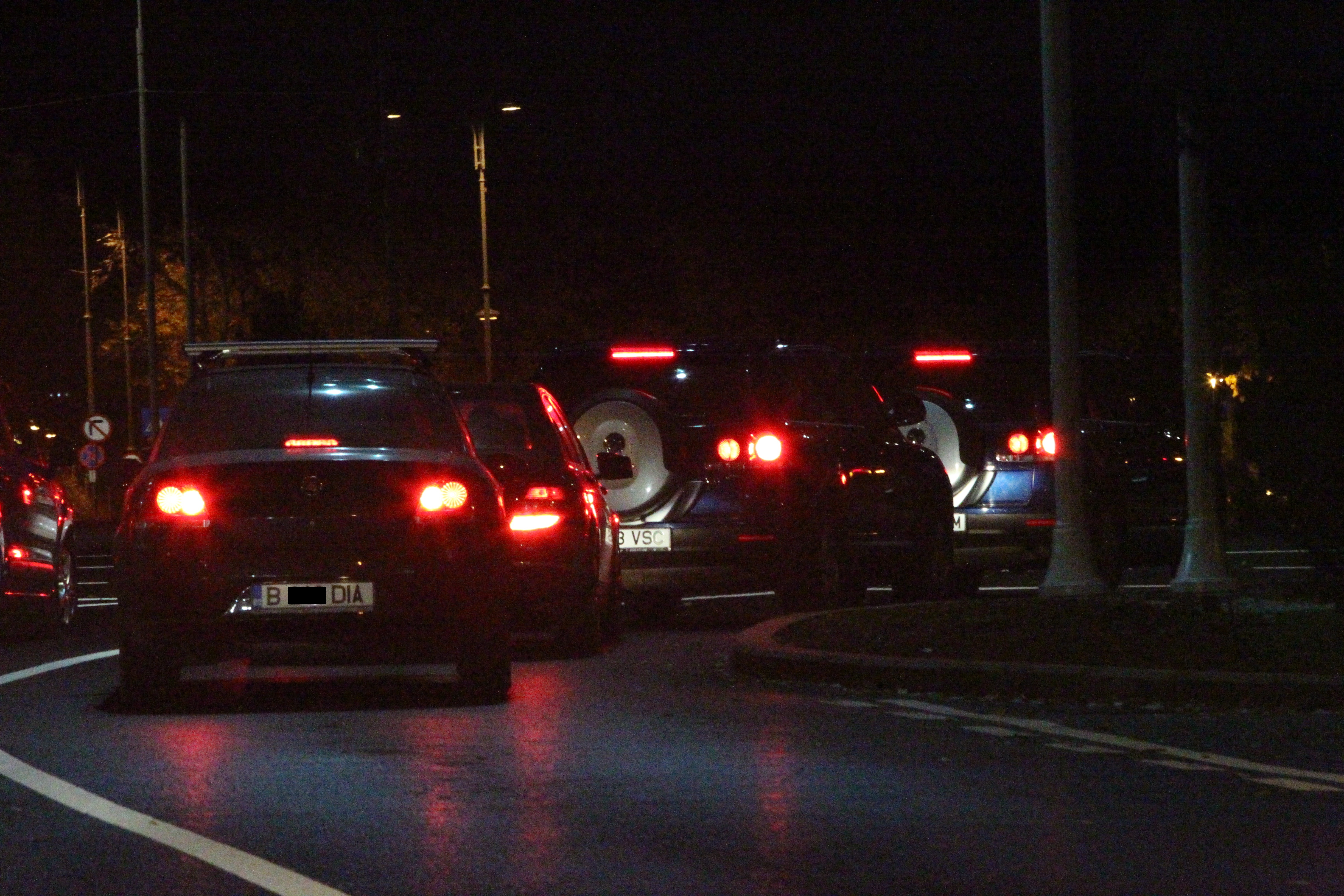 Iohannis a fost escortat de doua masini pana la sediul ACL