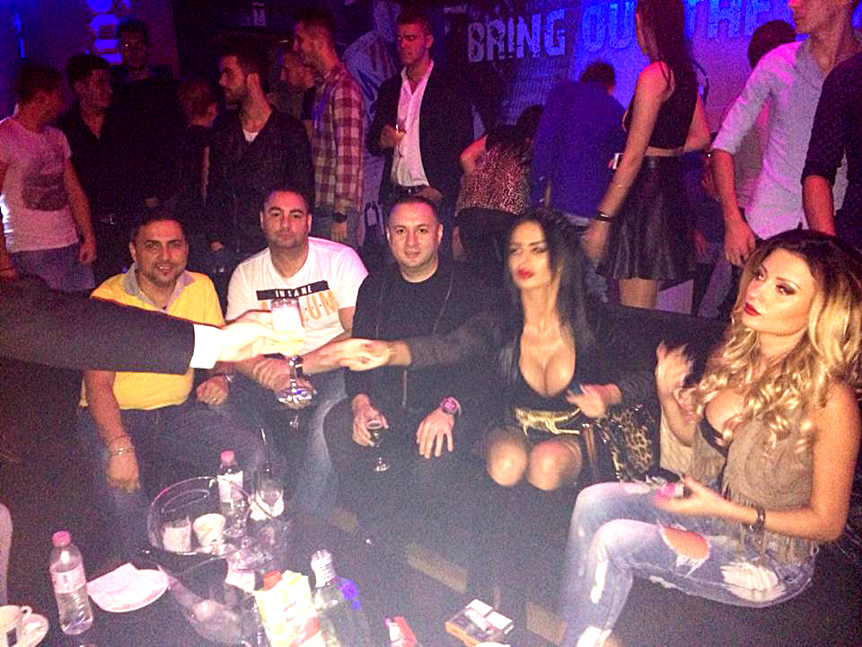 Leo iese ori de cate ori are ocazia in cluburile cu lautari