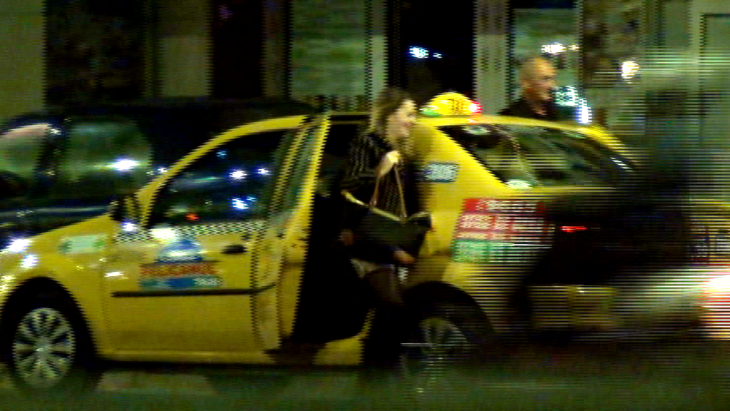 Bucsaru si prietenii au pus de o sedinta scurta in mijlocul strazii