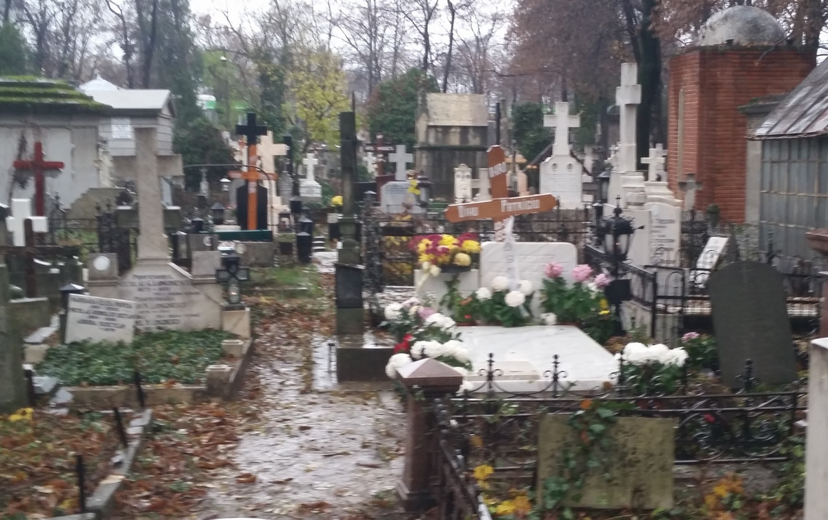 Femeia a aprins lumanari si a plans in hohote