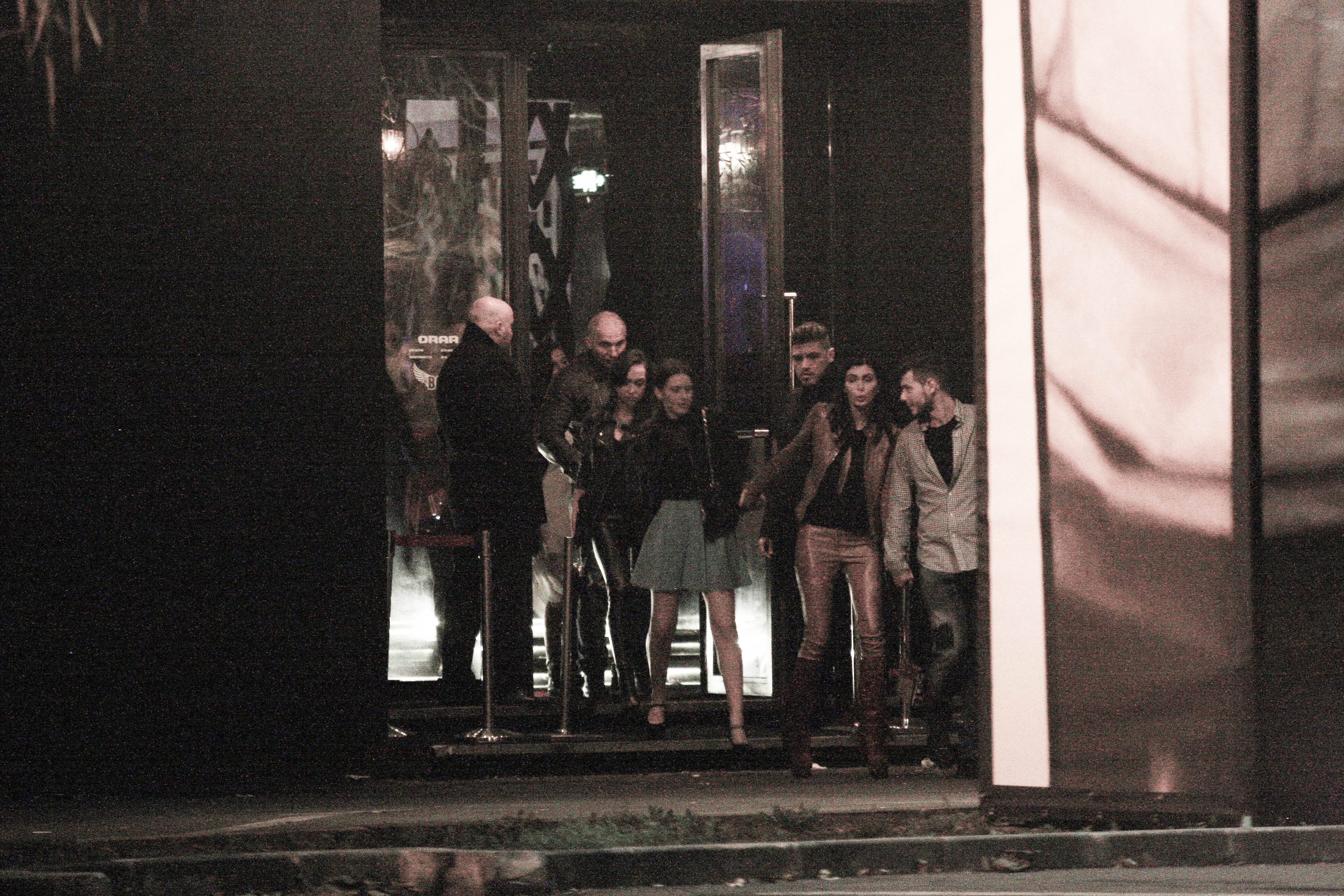 Baiatul o trage cat mai aproape pe Madalina