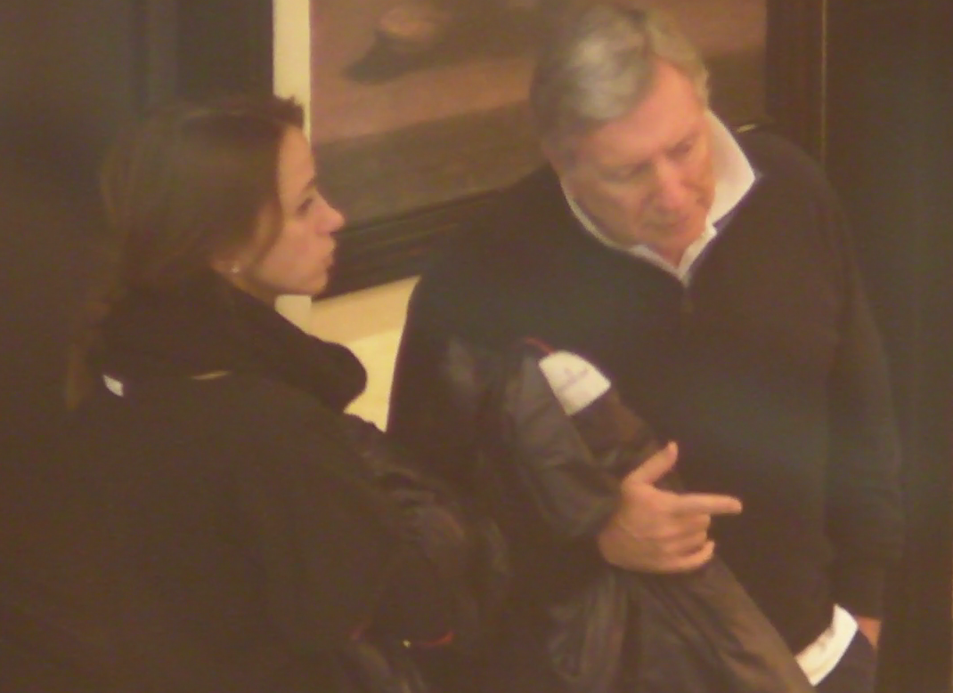 Cohn si iubita lui incearca sa gaseasca o masa libera