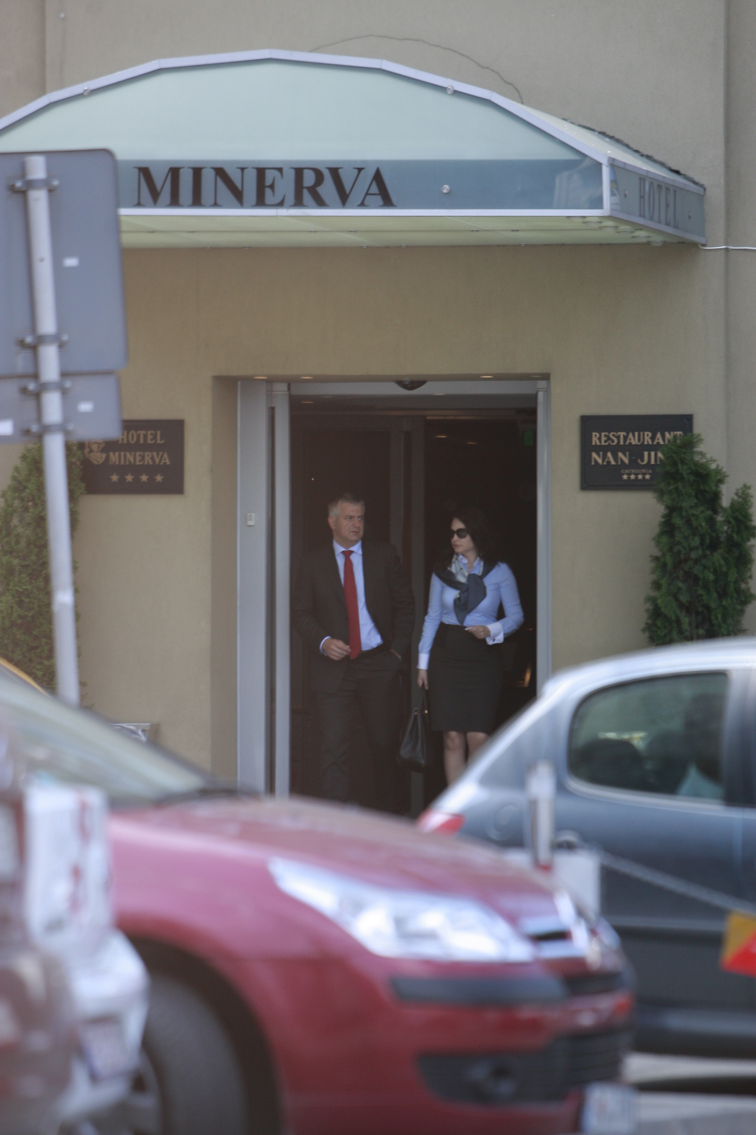 Crinuta a petrecut doua ore la hotel, cu un barbat