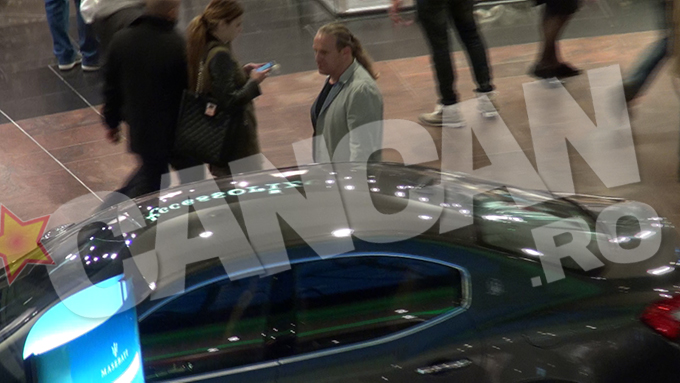 Vali Craciunescu s-a oprit langa bolidul de lux