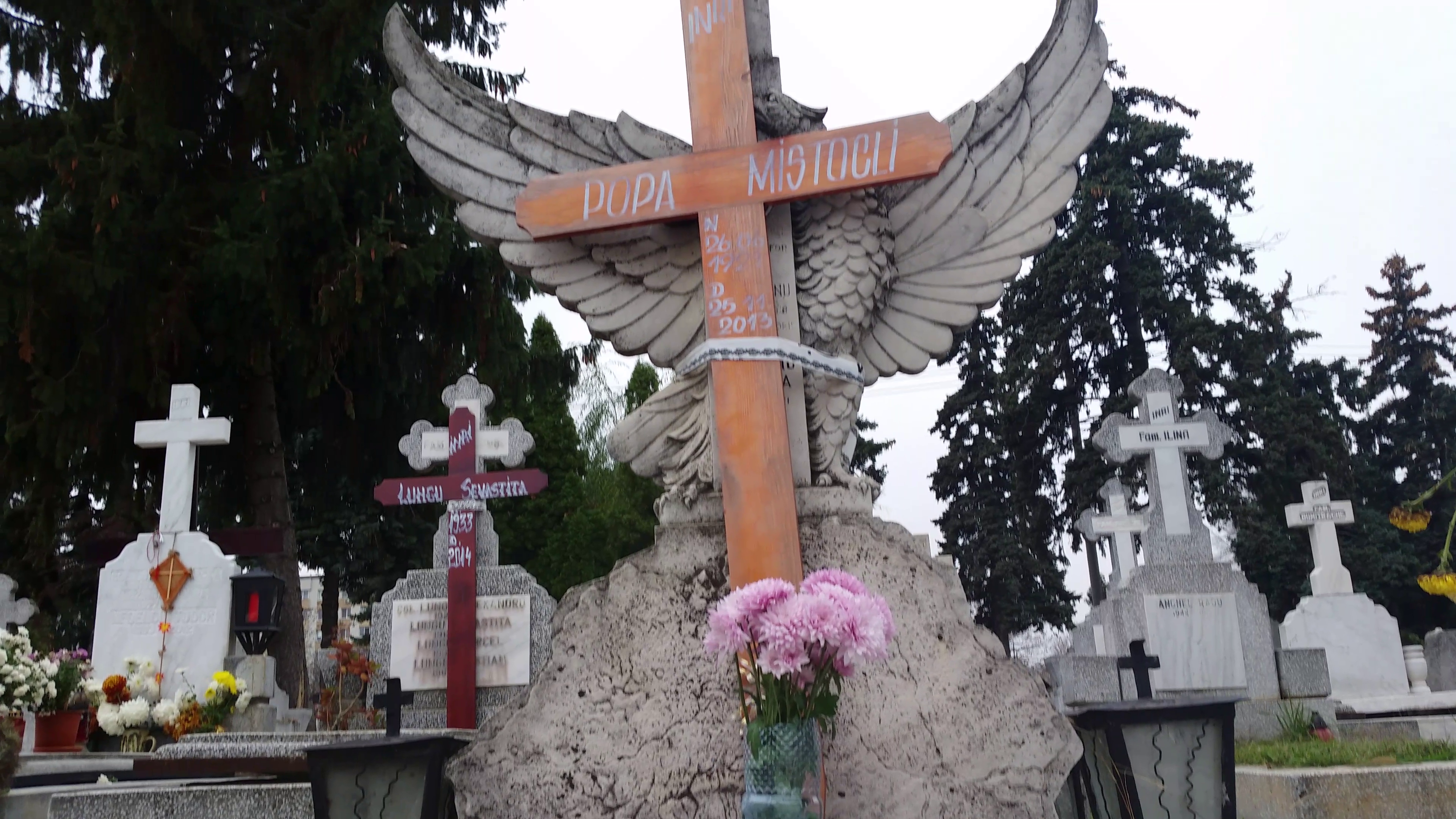 Mormantul maestrului este destul de ingrijit