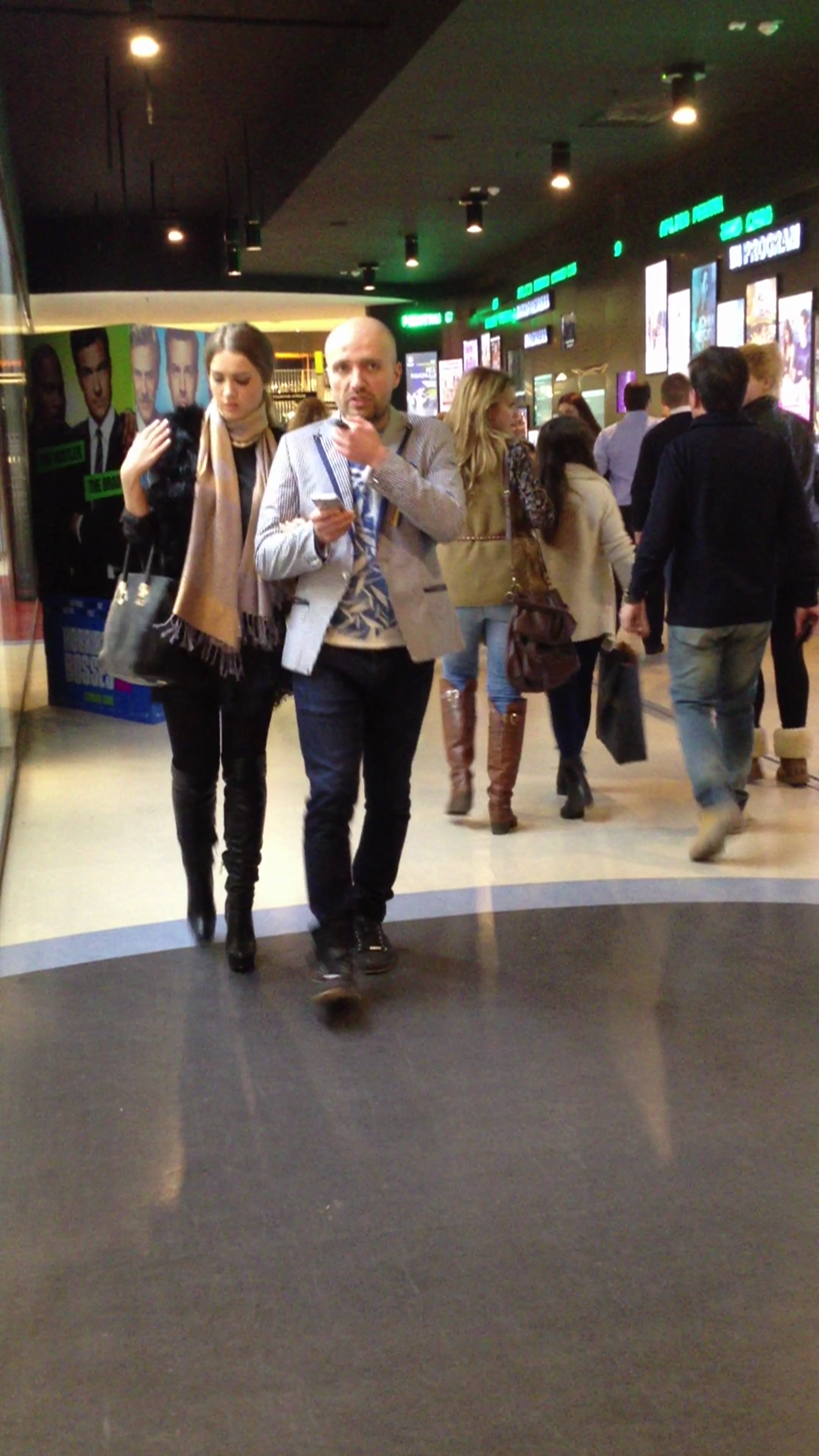 Costi a strabatut tot centrul comercial pentru a ajunge la destinatie