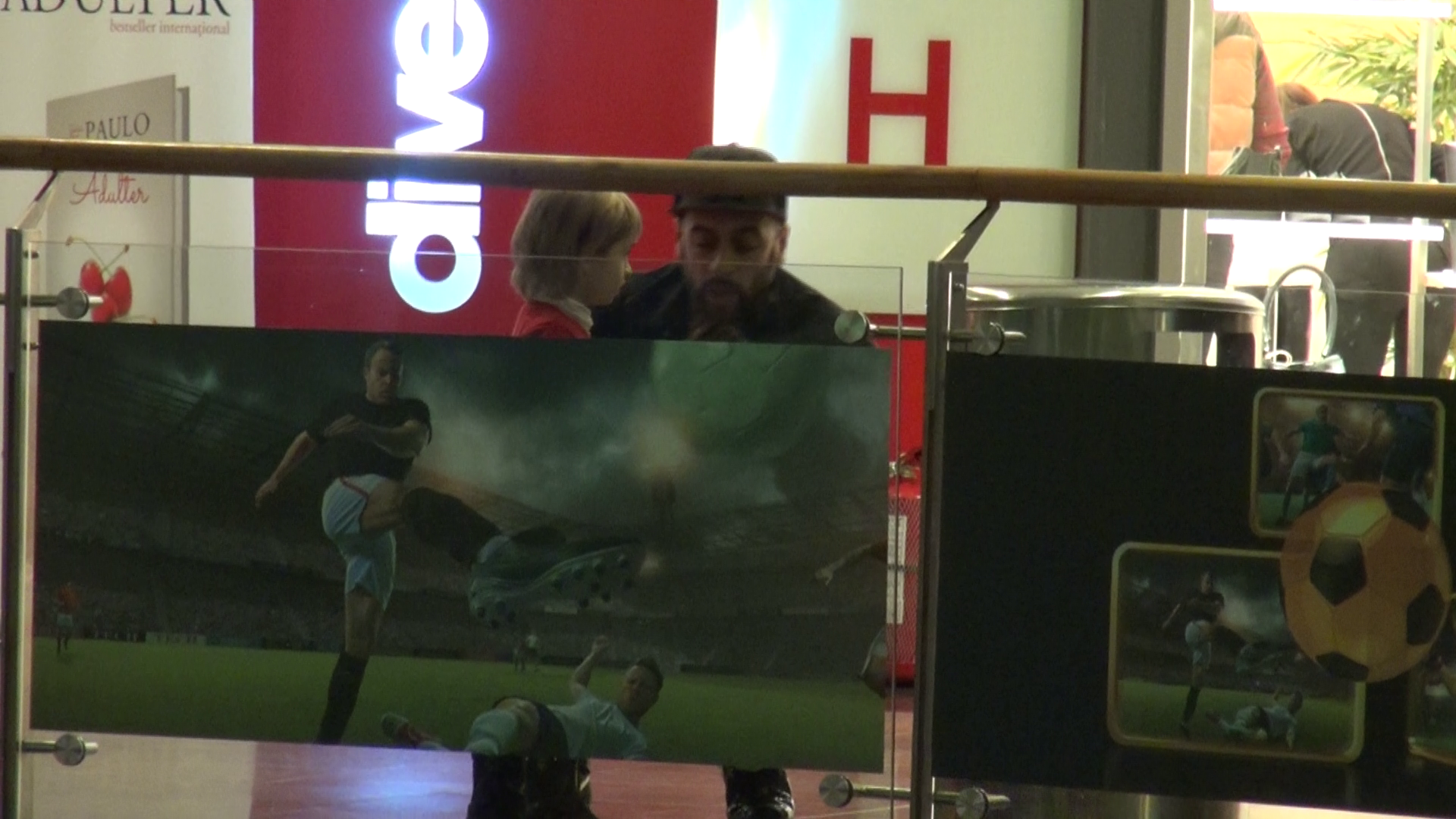 Artistul s-a lasat pe vine la nivelul copilului, pentru a se face mai bine inteles