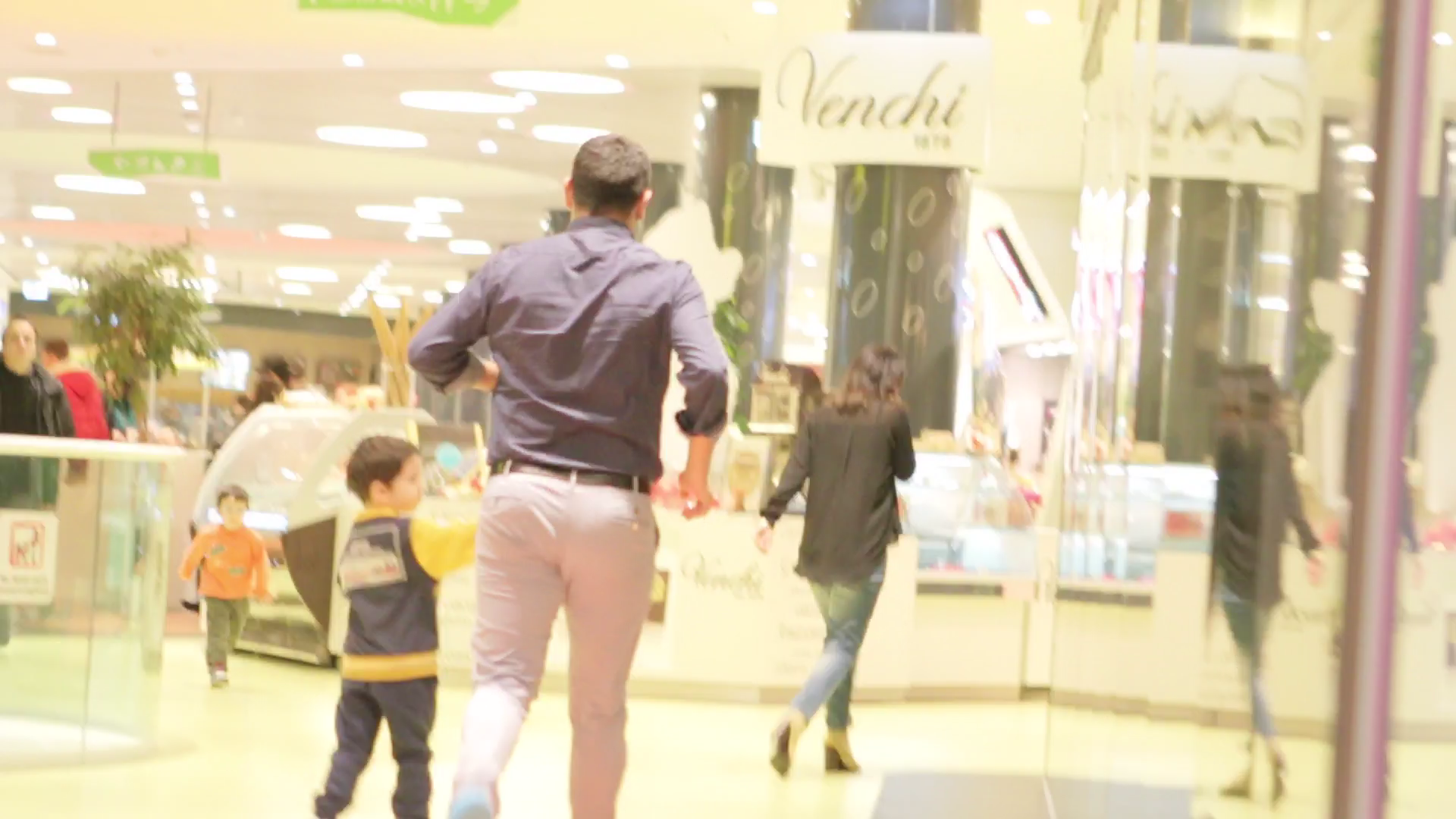 Doru fuge imediat dupa ea