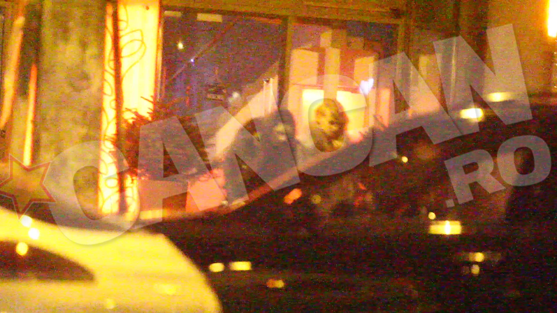 fetele au plecat dela restaurant dupa miezul noptii