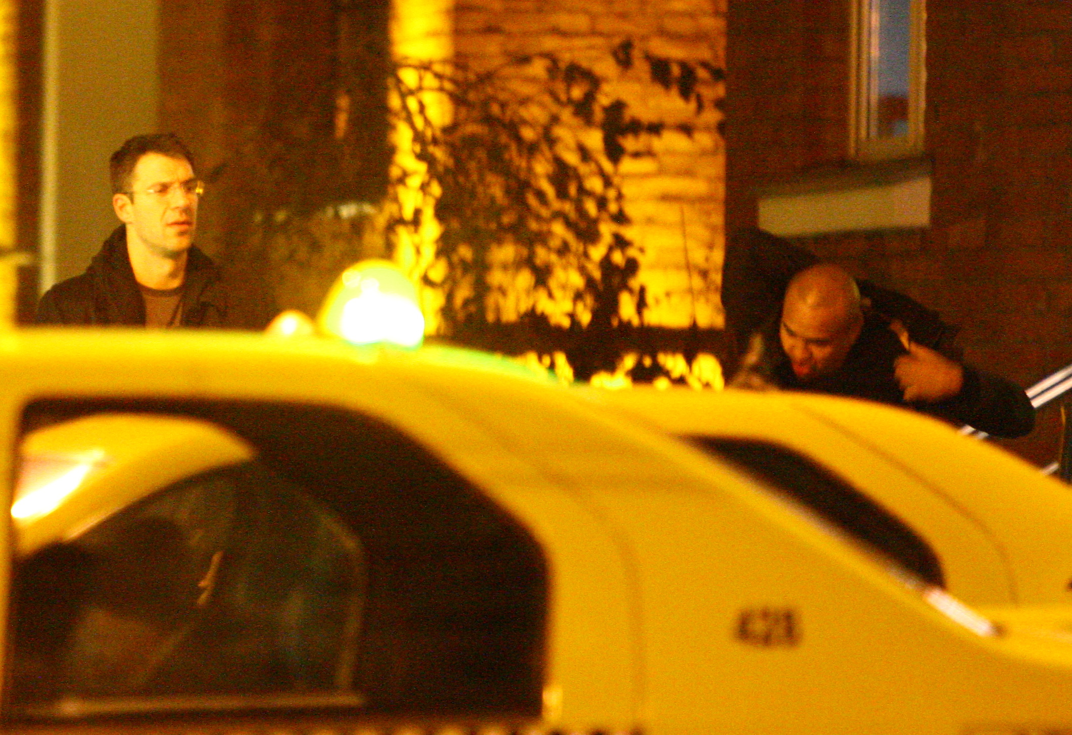 Virgil Stanescu si prietenul lui au iesit din club, iar pe scari, camaradul sau a fost aproape sa cada