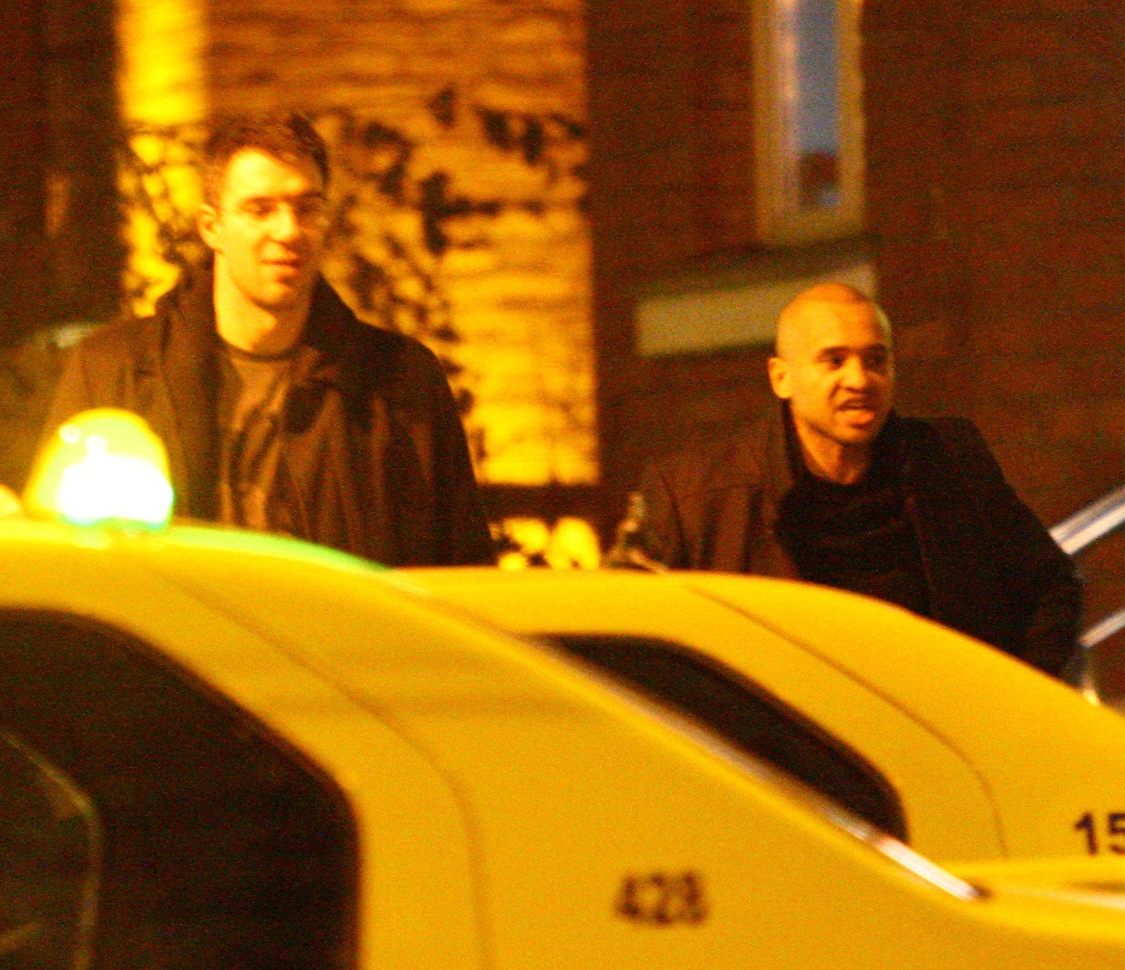 Stanescu a cautat un taxi, insa nu i-a fost usor sa gaseasca o masina care sa-l duca acasa