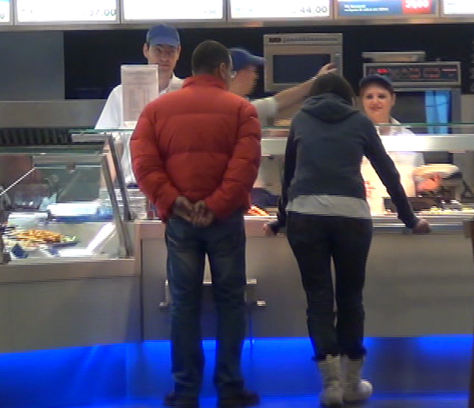 Margineanu si sotia isi aleg meniul