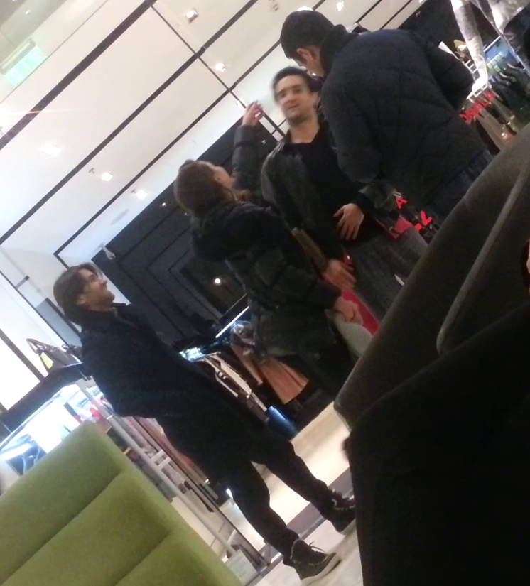 Nepotul lui Becali se harjoneste cu fata pe care a intalnit-o in mall
