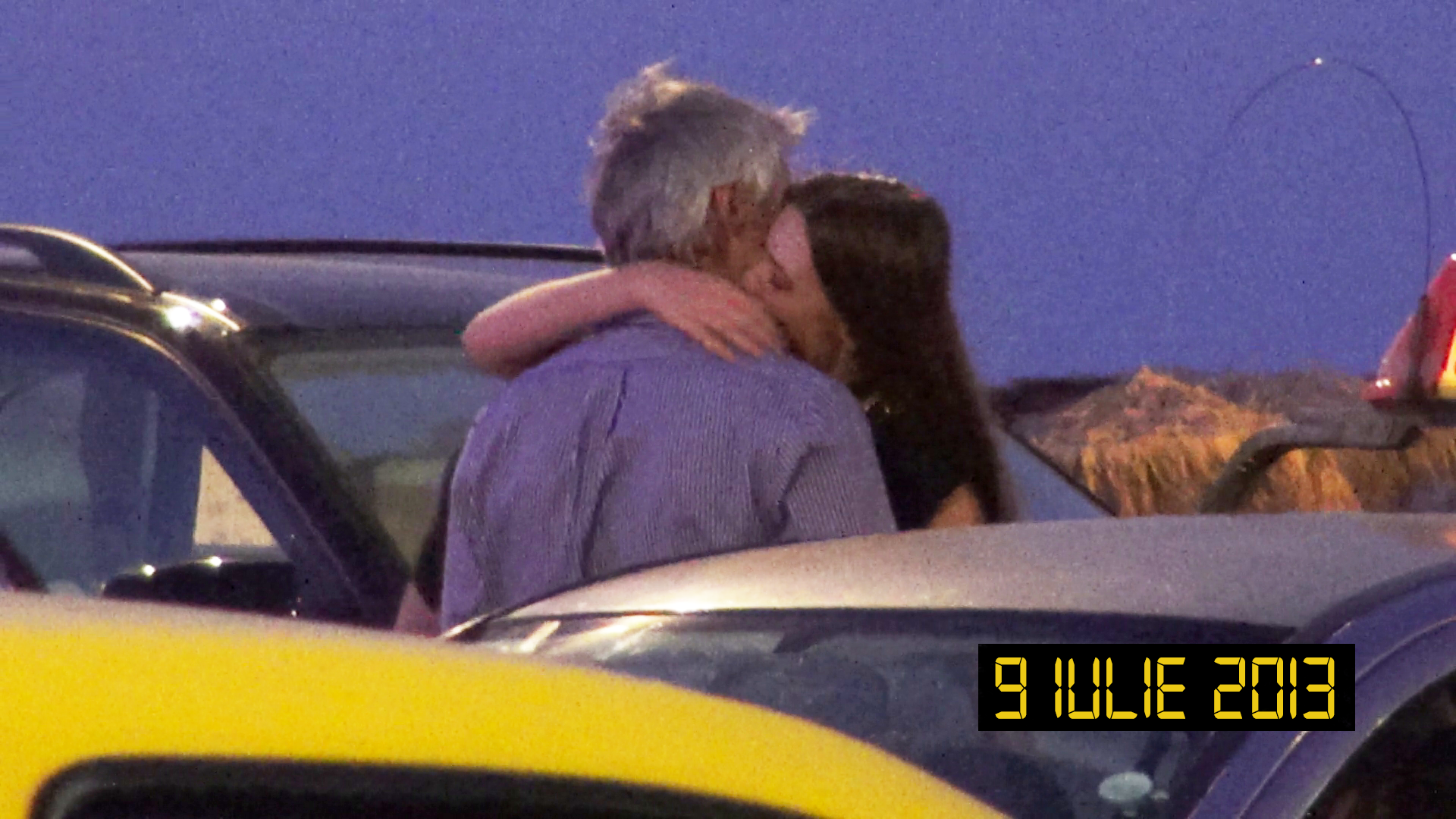 Tot in vara anului trecut, ministrul Fondurilor Europene a agatat in club o bruneta