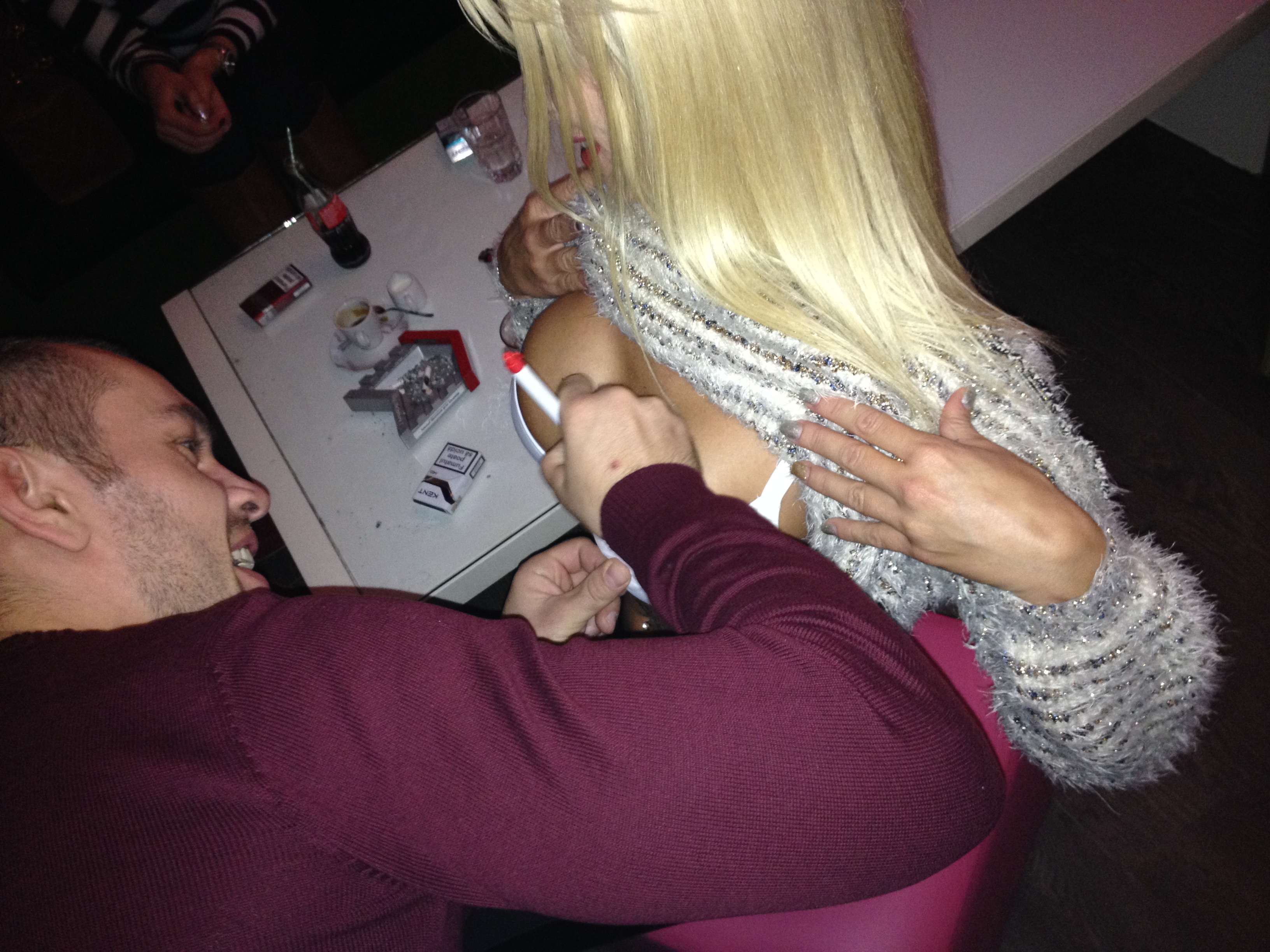 Ionut Atodiresei a dat un autograf pe sanul unei domnisoare