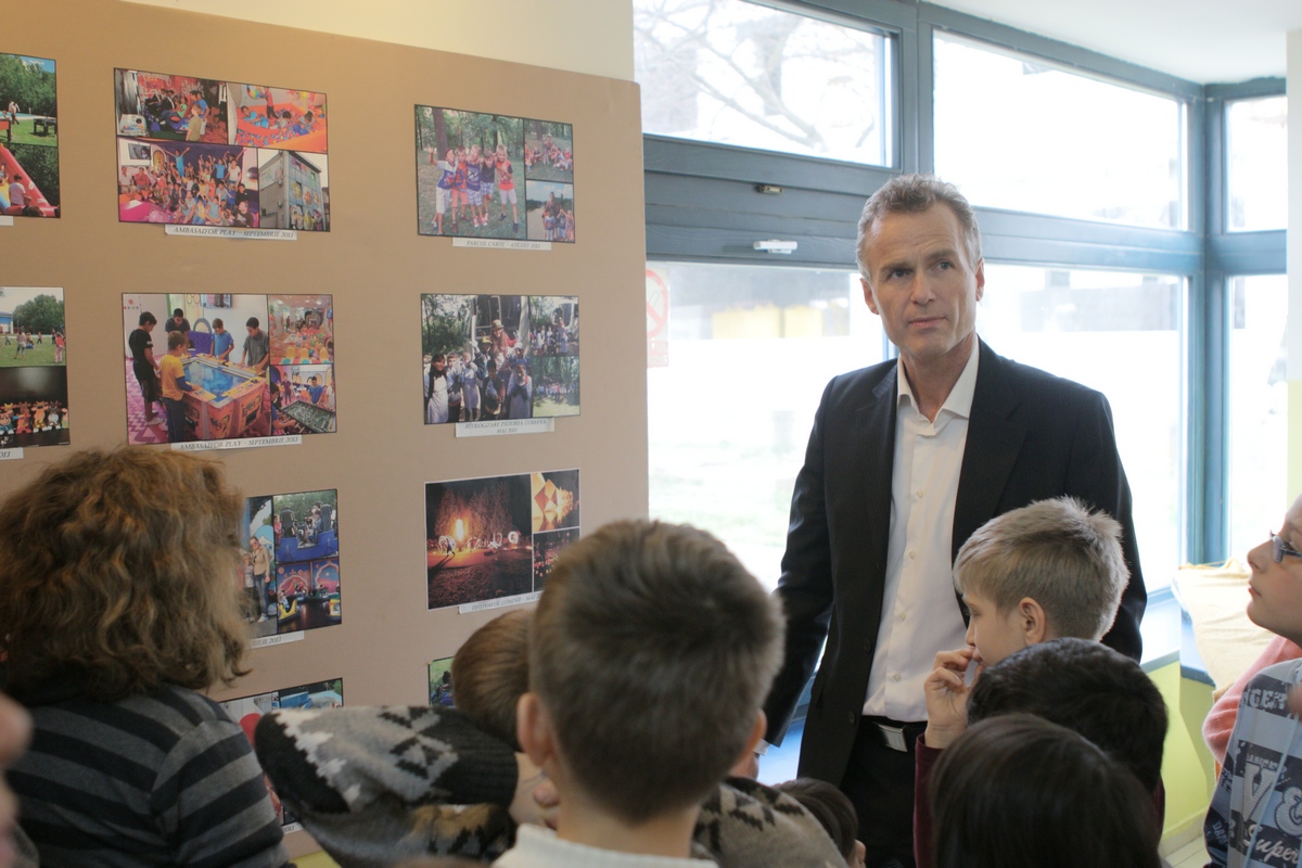 Soren a stat in permanenta langa cei mici