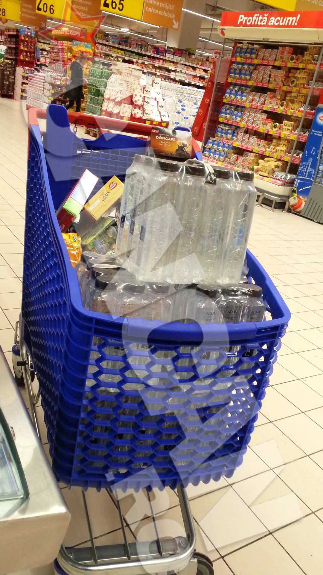 cristina rus la cumparaturi pt pachetul de la puscarie