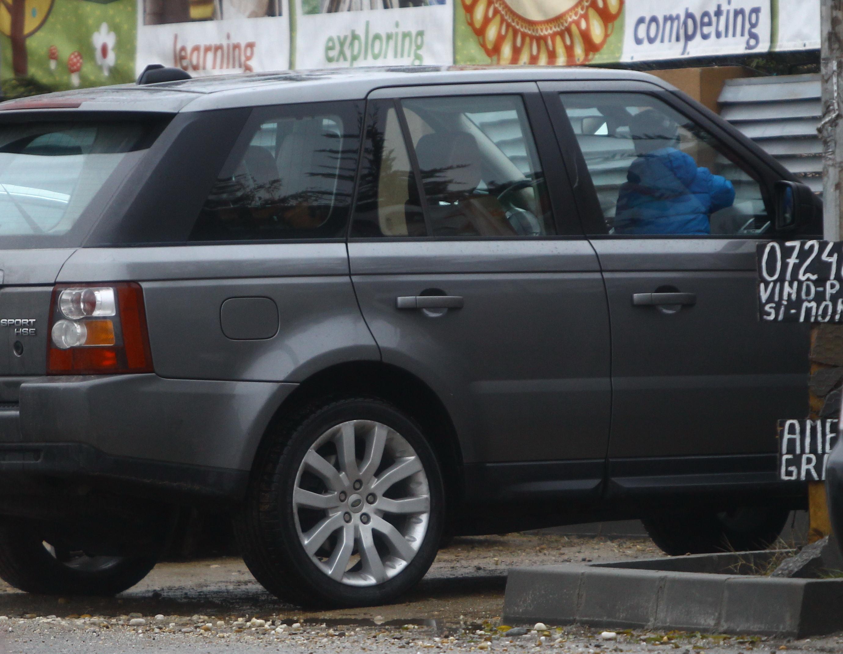 Baietelul nu are stare si se ridica in picioare