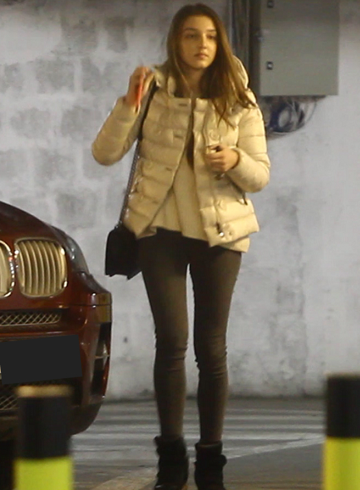 Dupa ce a parcat, Alexandra nu a mai vrut sa-si astepte bodyguardul