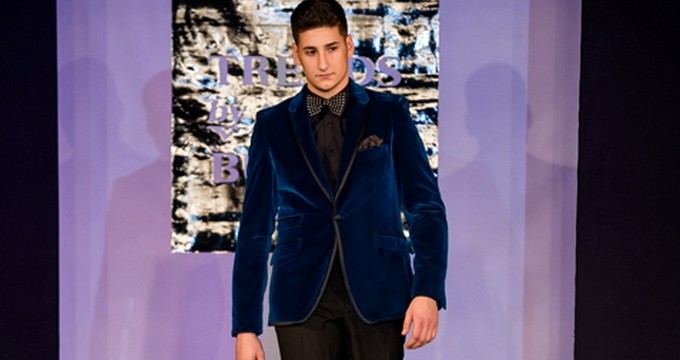 Fiul vicepremierului Gabriel Oprea a defilat pentru Adina Buzatu