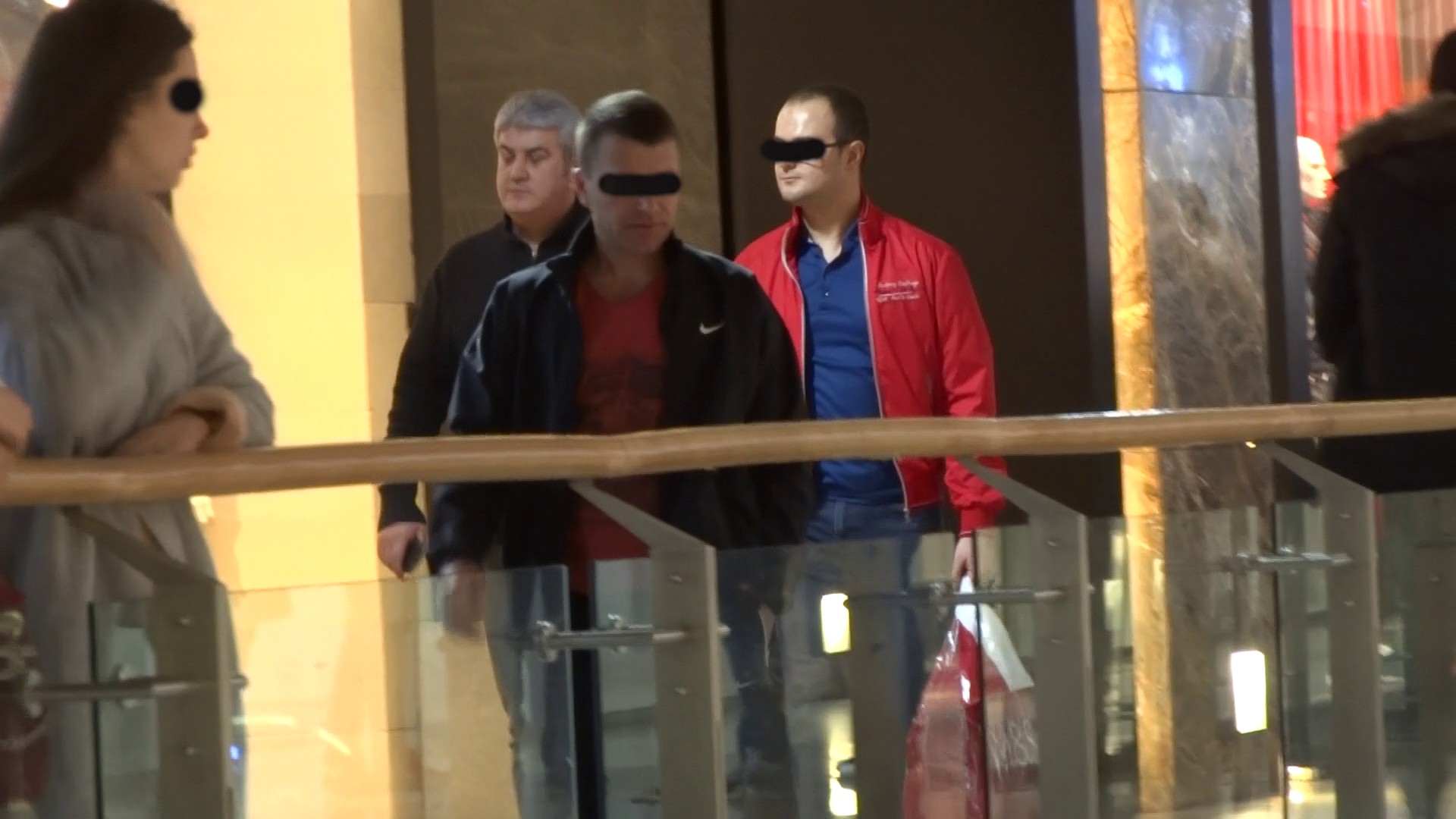 Vicepremierul a renuntat pentru o zi la costumele sobre