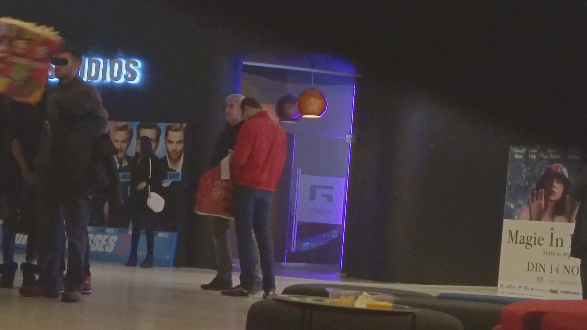 Tot timpul politicianul a fost insotit de un barbat