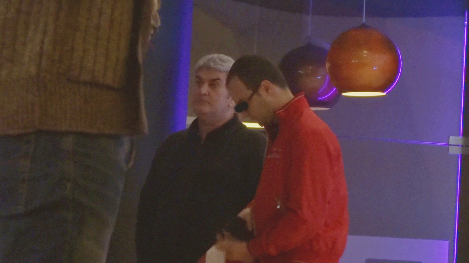 Vicepremierul a stat la coada pentru a intra la film